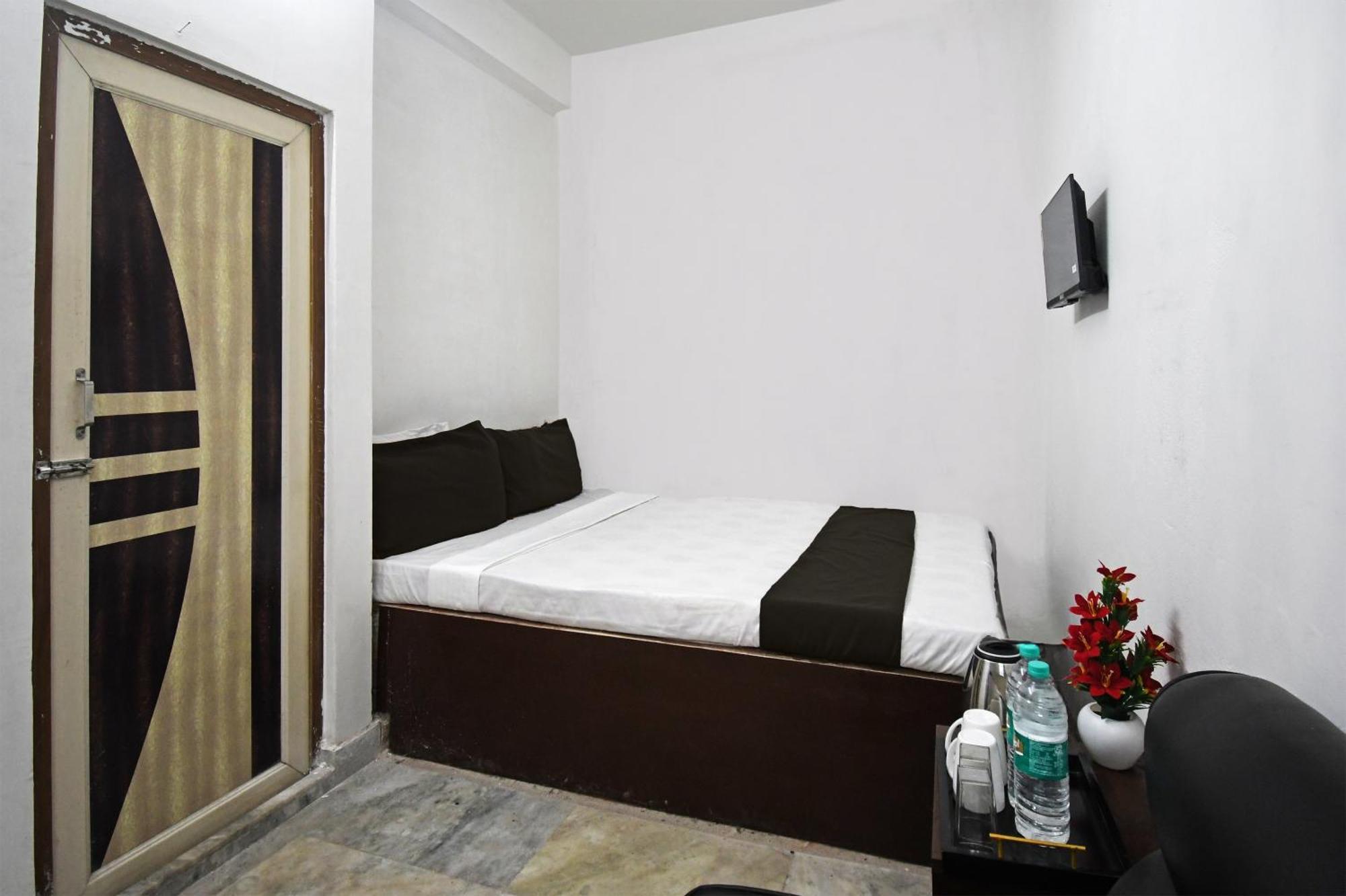 Oyo Hotel Chinar Park Calcuta Exterior foto
