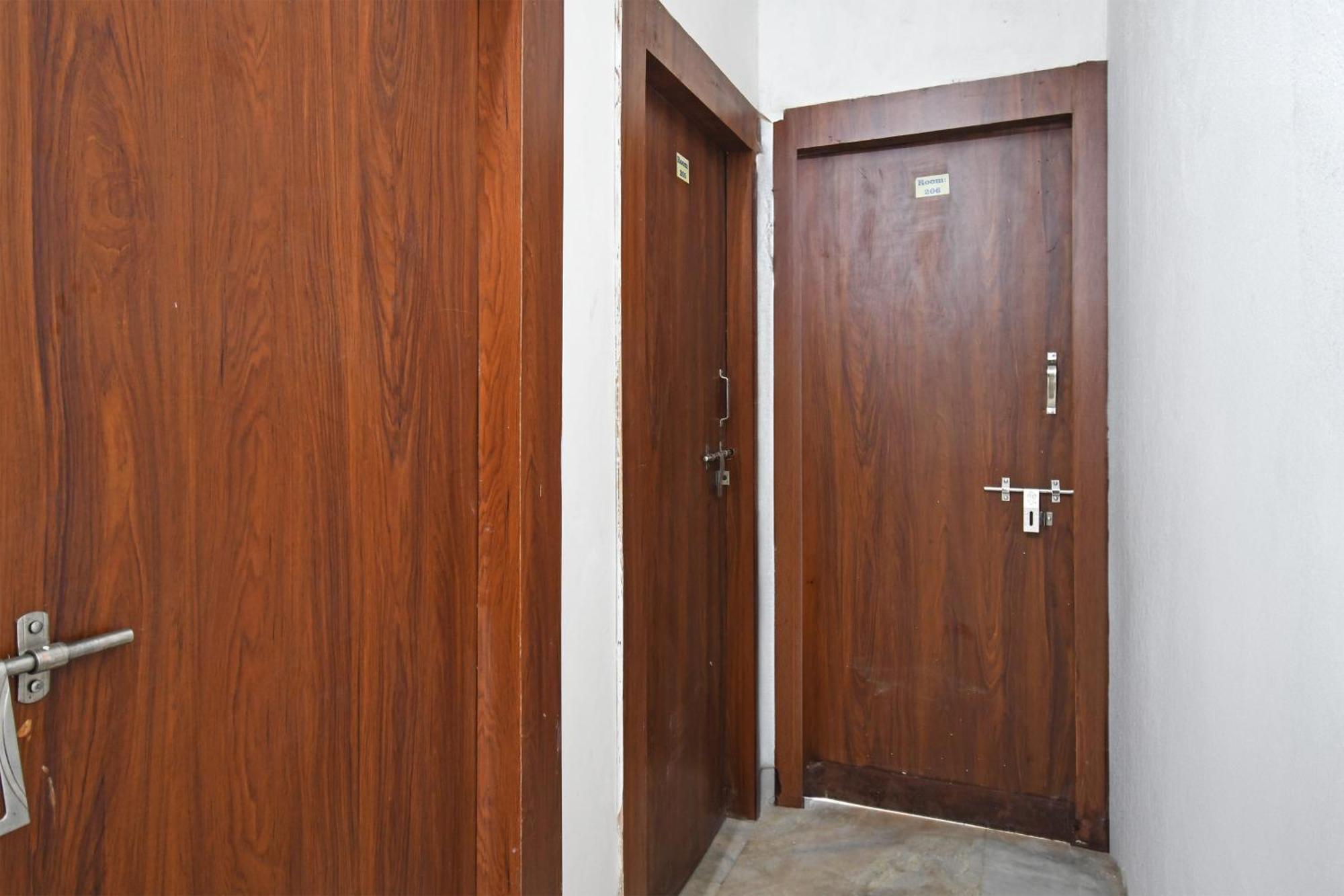 Oyo Hotel Chinar Park Calcuta Exterior foto