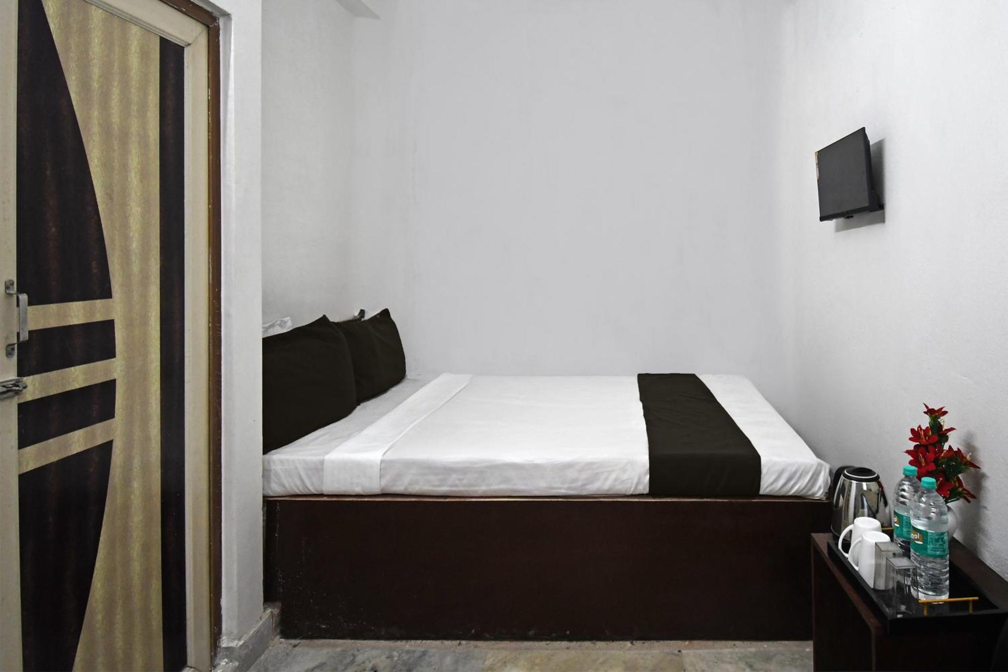 Oyo Hotel Chinar Park Calcuta Exterior foto